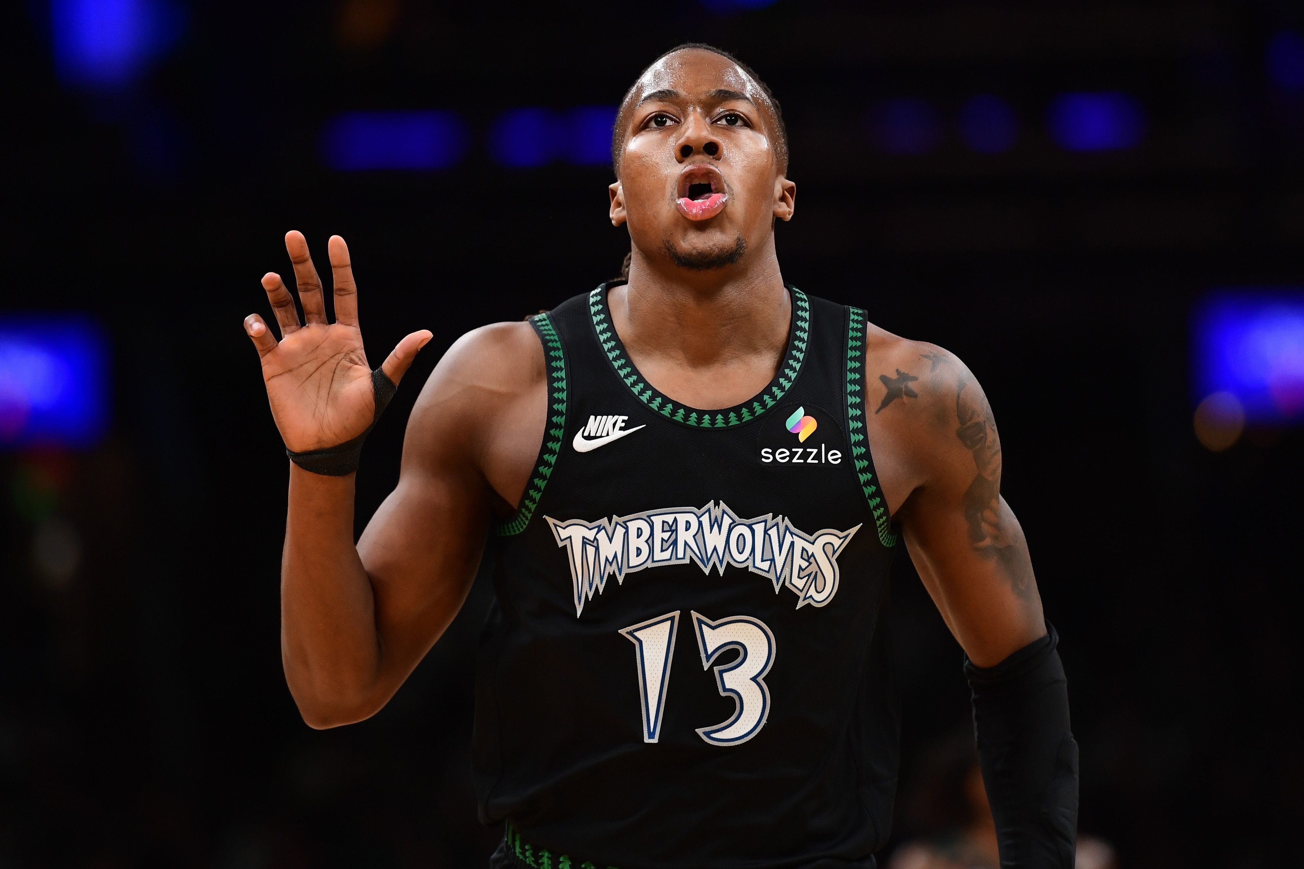 云开体育官网-三双到手！道苏姆13中8砍下18分15板12助3断 正负值+30